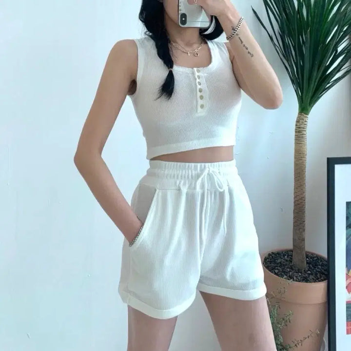 [BUNJANG] Summer Ribbed Button Tank Top and Shorts Two-Piece Set / 여름 골지 단추 나시 민소매 반바지 트레이닝복 투피스 세트 에이블리