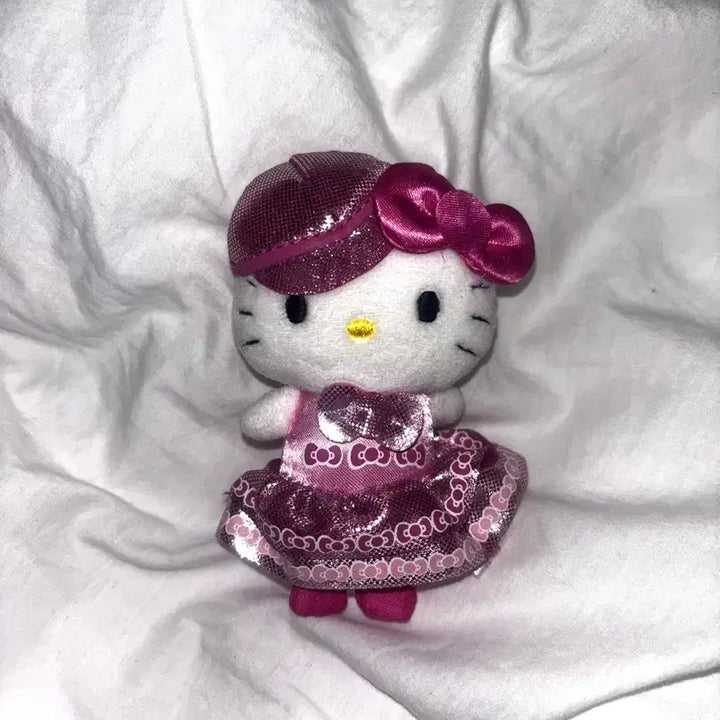 [BUNJANG] Sanrio Hello Kitty Brooch / 산리오 퓨로랜드 키티 브로치 판매