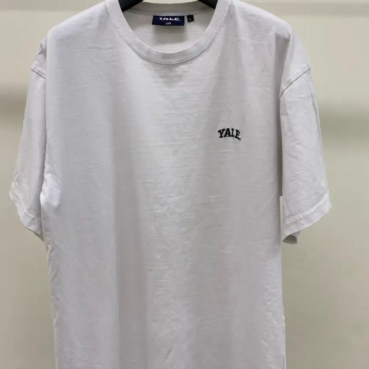 [BUNJANG] Yale Small Logo White T-shirt / [예일] 스몰 로고 화이트 반팔티 ( 66추천)