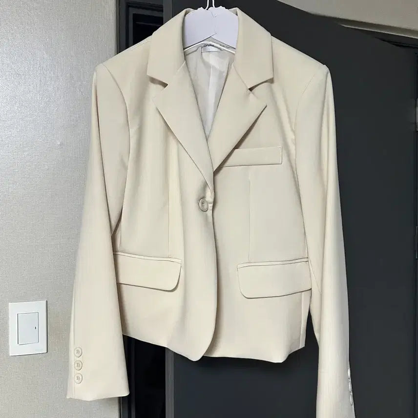 [BUNJANG] Sugar Powder Monica One-Button Short Jacket / 에이블리 슈가파우더 모니카 원버튼 숏자켓