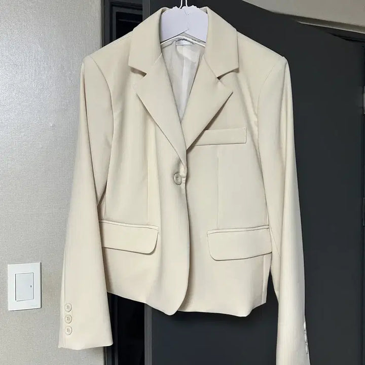 [BUNJANG] Sugar Powder Monica One-Button Short Jacket / 에이블리 슈가파우더 모니카 원버튼 숏자켓
