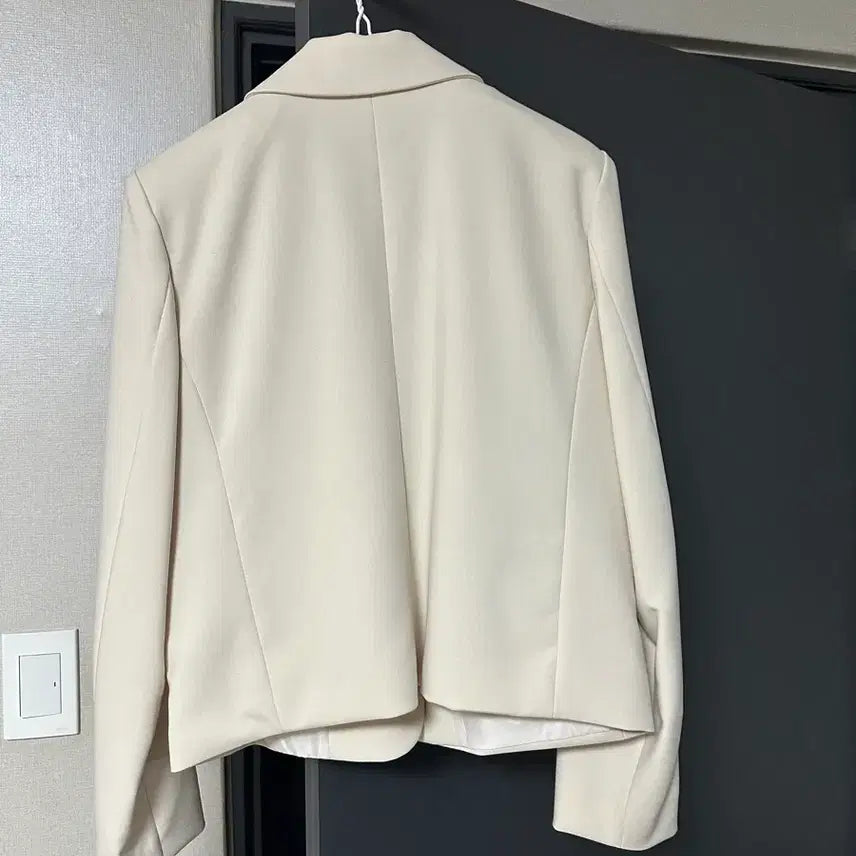 [BUNJANG] Sugar Powder Monica One-Button Short Jacket / 에이블리 슈가파우더 모니카 원버튼 숏자켓