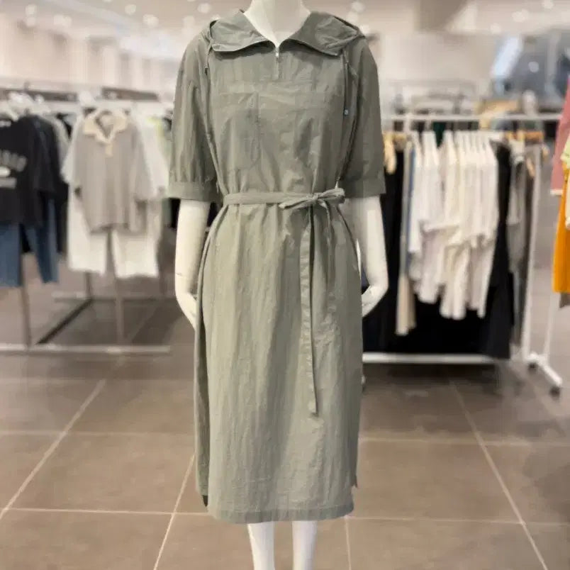 [BUNJANG] VOV Hooded Half-Zip Dress / 보브 후드 하프집업 원피스 55