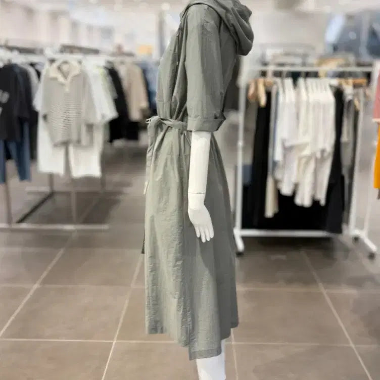 [BUNJANG] VOV Hooded Half-Zip Dress / 보브 후드 하프집업 원피스 55