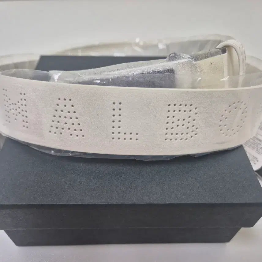 [BUNJANG] Malbon Golf Logo Embossed Belt White / 말본 골프 벨트 화이트 새상품