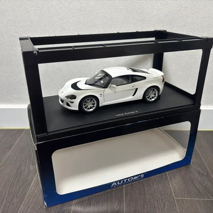 [SOLD OUT] 1:18 오토아트 로터스 유로파S 다이캐스트 모형