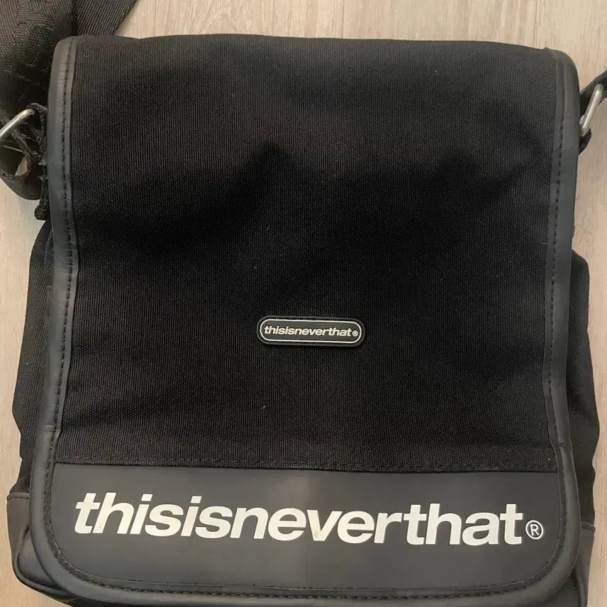 [BUNJANG] Thisisneverthat Messenger Bag / 디스이즈네버댓 메신저백