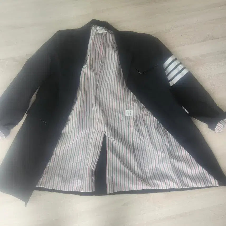 [SOLD OUT] 톰브라운 진가품 여부모름 택포 3.5에팝니다