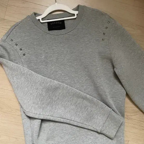 [BUNJANG] SYSTEM Gray Studded Sweatshirt / SYSTEM 회색 스터드 맨투맨