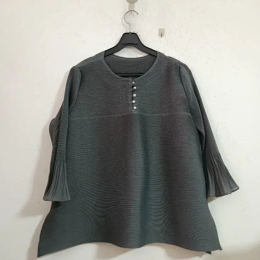 [BUNJANG] Pleated Pintuck Blouse - Gray - 3/4 Sleeve / 플리츠 핀턱 블라우스 회색 7부