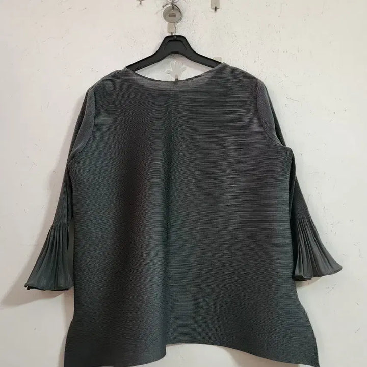 [BUNJANG] Pleated Pintuck Blouse - Gray - 3/4 Sleeve / 플리츠 핀턱 블라우스 회색 7부