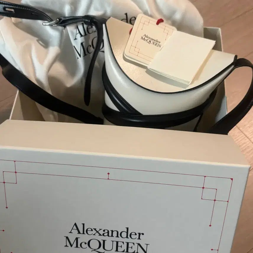 [BUNJANG] Alexander McQueen Curve Shoulder Bag / 알렉산더맥퀸 커브 숄더백