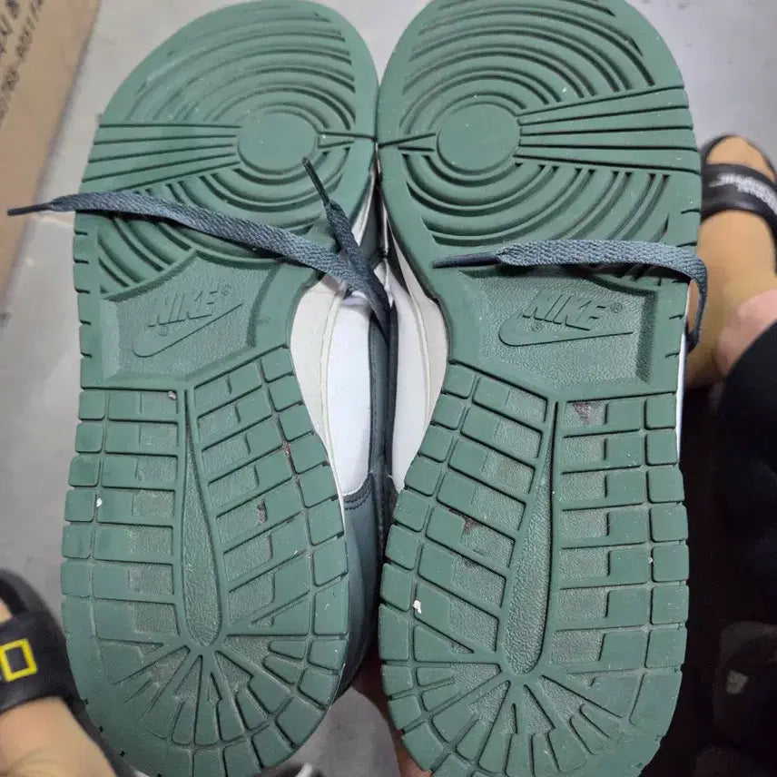 [BUNJANG] Nike Dunk Low Green White Sneakers / 나이키 덩크 로우 그린 화이트285