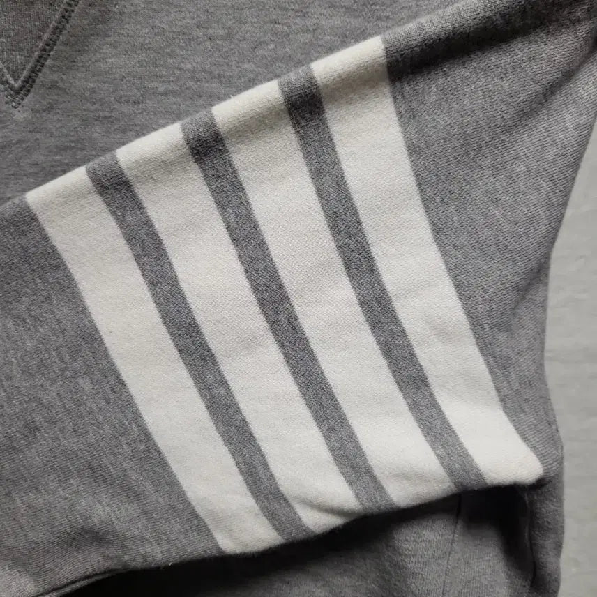 [BUNJANG] Thom Browne Diagonal Stripe Sweatshirt / [정품] 2 / 톰브라운 사선완장 맨투맨