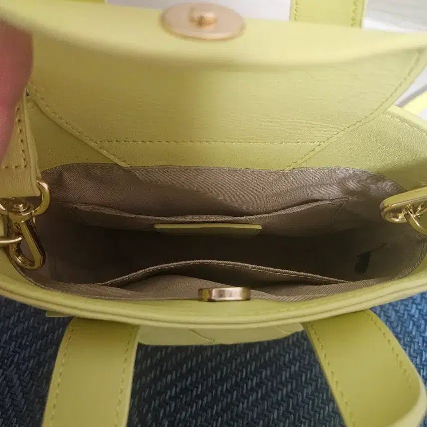 [BUNJANG] OSTKAKA Numer Mesh Lime Crossbody Bag / 오스트카카 누메르 메쉬 라임
