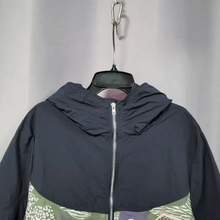 [BUNJANG] Patterned Hooded Windbreaker Jacket / 7부소매 패턴 후드디테일 바람막이 점퍼