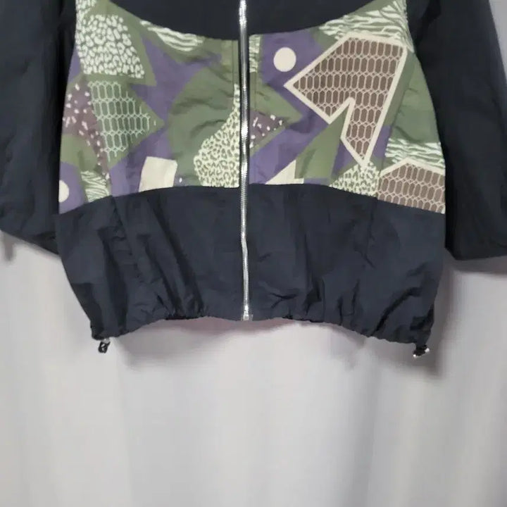 [BUNJANG] Patterned Hooded Windbreaker Jacket / 7부소매 패턴 후드디테일 바람막이 점퍼