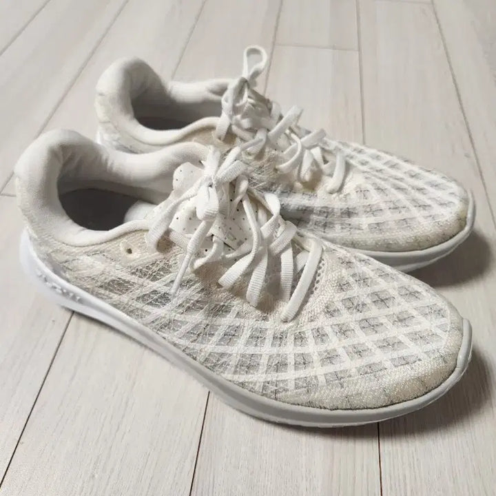 [BUNJANG] Under Armour Velocity Wind 2 CN Women&