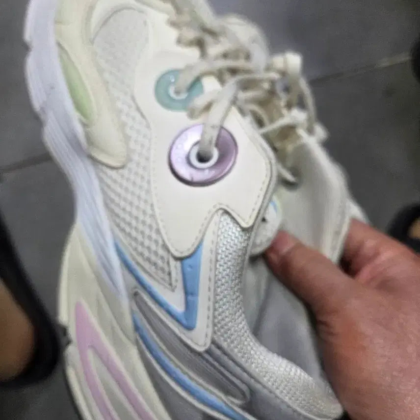 [BUNJANG] Adidas Ozweego Ivory Sneakers (Size 270) / 아디다스 오즈위고 아이보리 운동화270