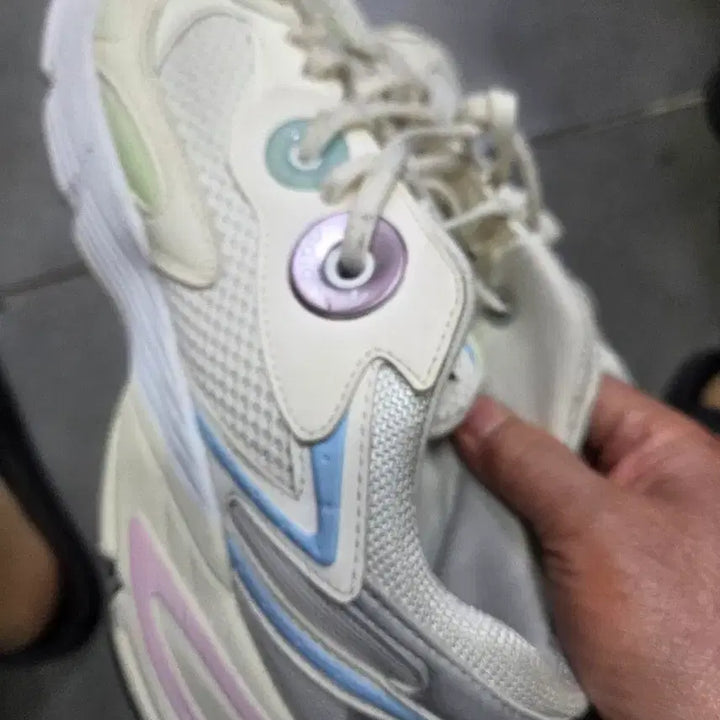 [BUNJANG] Adidas Ozweego Ivory Sneakers (Size 270) / 아디다스 오즈위고 아이보리 운동화270