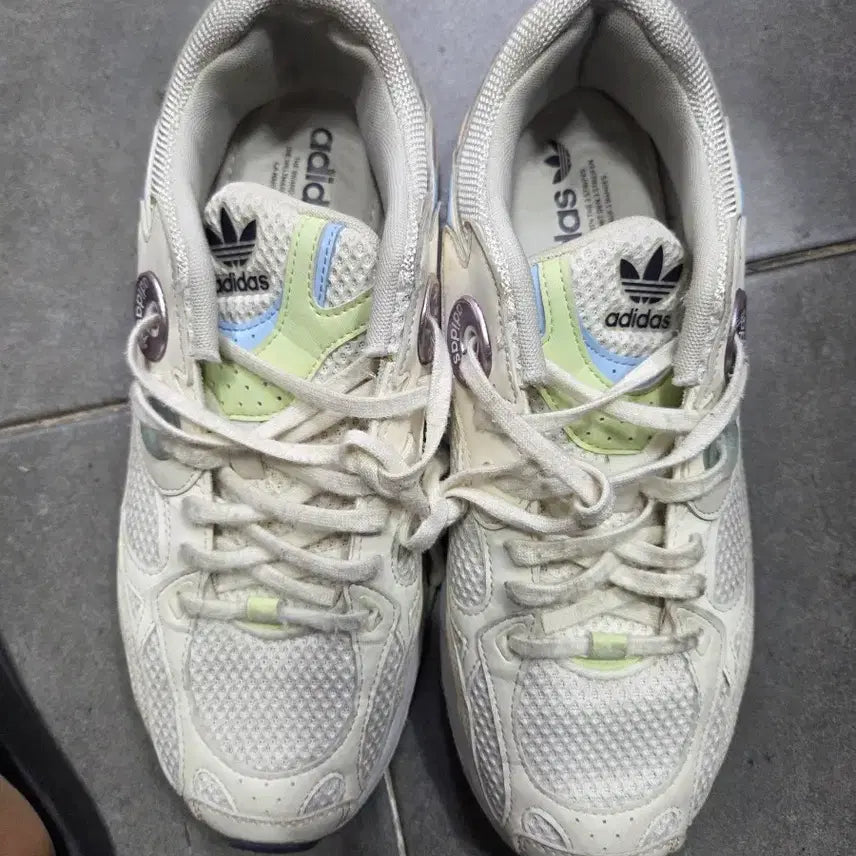 [BUNJANG] Adidas Ozweego Ivory Sneakers (Size 270) / 아디다스 오즈위고 아이보리 운동화270