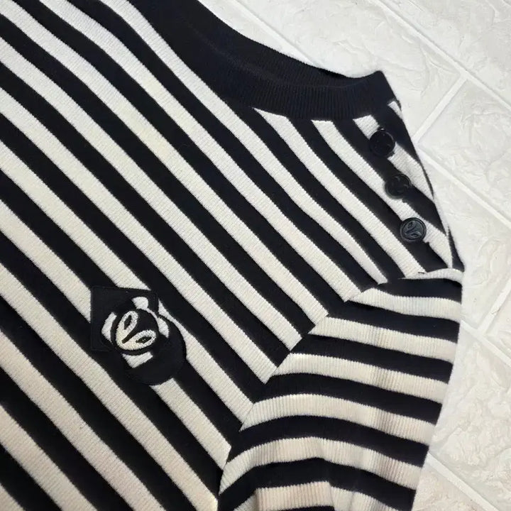 [SOLD OUT] 럭키슈에뜨 스트라이프 티셔츠 36사이즈