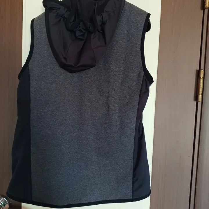 [BUNJANG] New Balance Hooded Vest Black/Gray Pattern / 뉴발란스 후드 조끼 블랙/그레이 패턴