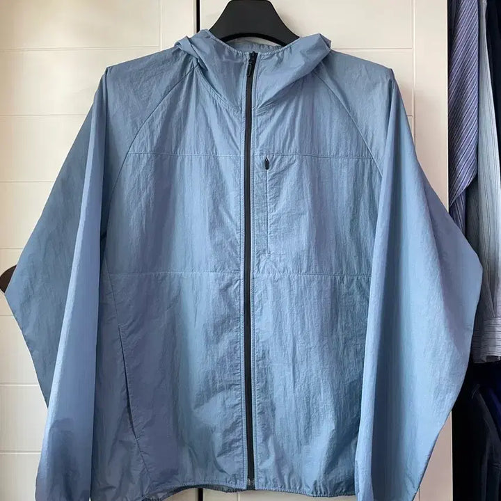 [BUNJANG] Louis Vuitton Pocketable Light Nylon Jacket Windbreaker / [L]GU포켓터블 라이트 나일론 재킷 바람막이