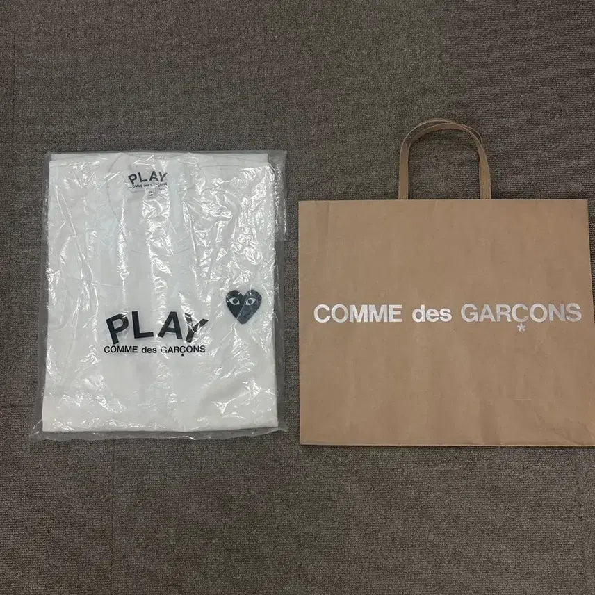 [BUNJANG] Comme des Garçons Black Badge White T-Shirt / 꼼데가르송 블랙 와펜 화이트 반팔티