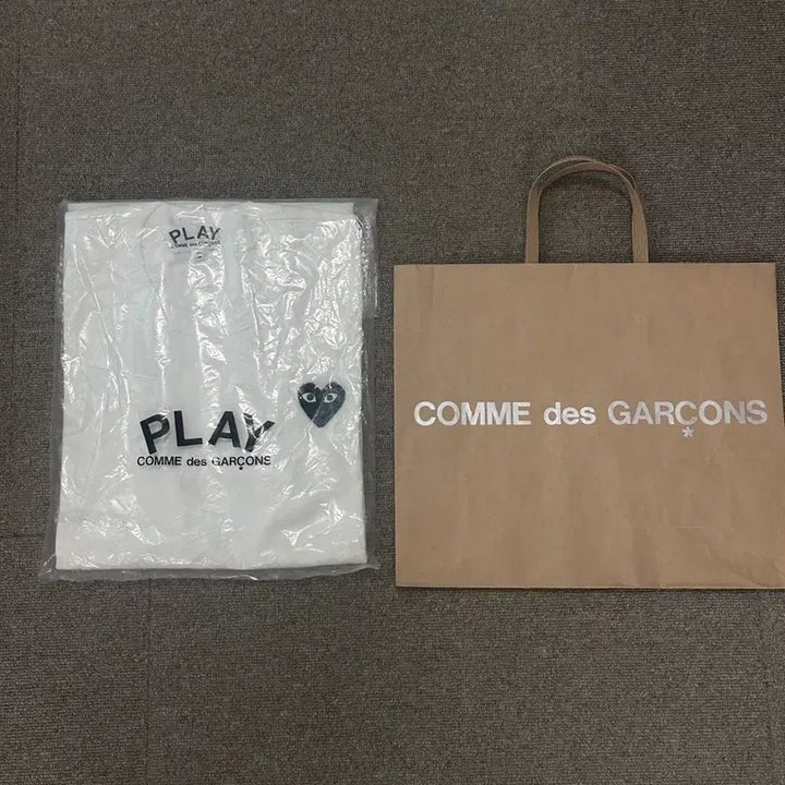 [BUNJANG] Comme des Garçons Black Badge White T-Shirt / 꼼데가르송 블랙 와펜 화이트 반팔티