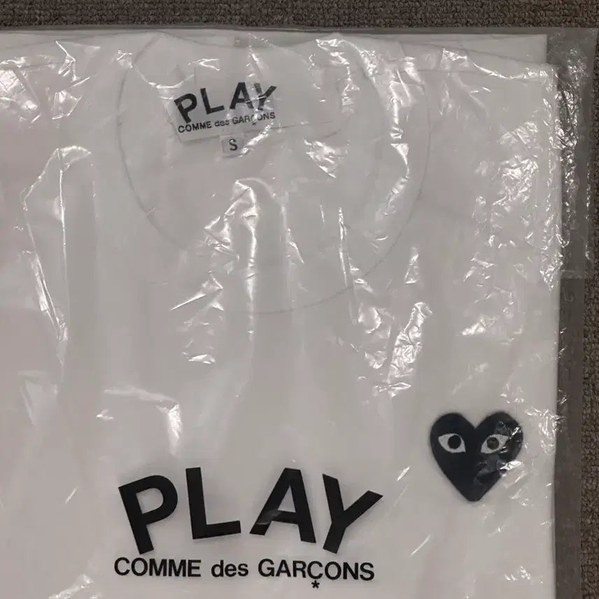[BUNJANG] Comme des Garçons Black Badge White T-Shirt / 꼼데가르송 블랙 와펜 화이트 반팔티