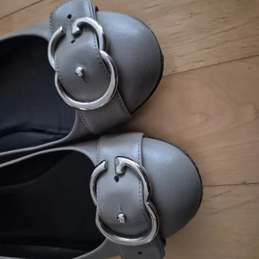[BUNJANG] Gucci GG Buckle Flat Shoes Grey / 구찌 GG 버클 플랫 슈즈 그레이
