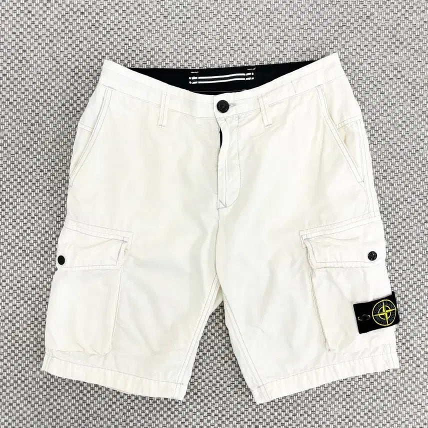 [BUNJANG] Stone Island Patch Cargo Shorts White Size 31 / [31]스톤아일랜드 와펜패치 카고 반바지