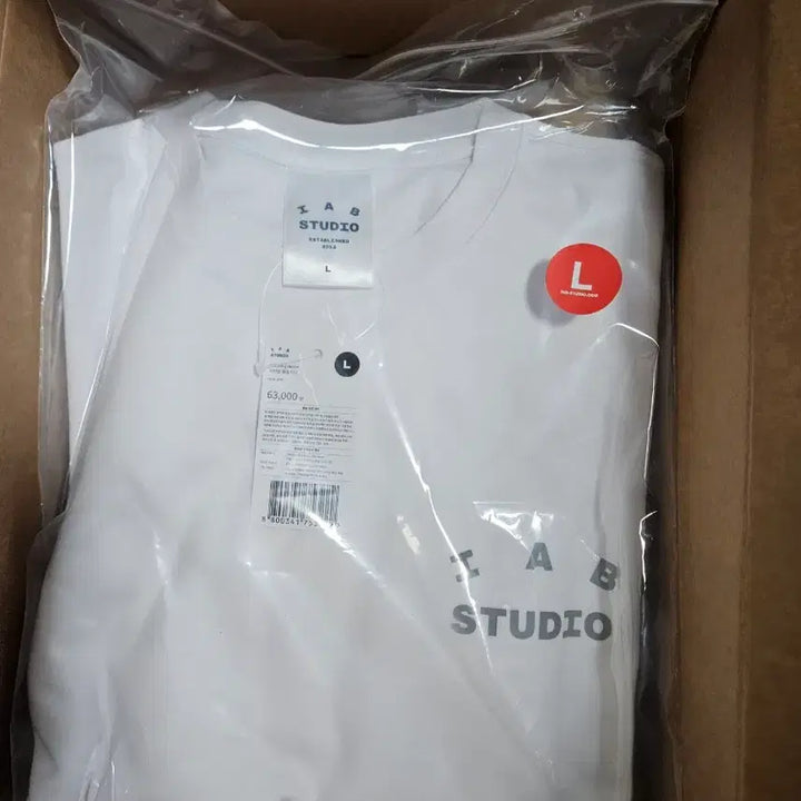 [BUNJANG] IAB Studio White Long Sleeve T-Shirt (L Size) / 아이앱 화이트 롱슬리브 새제품 팝니다.