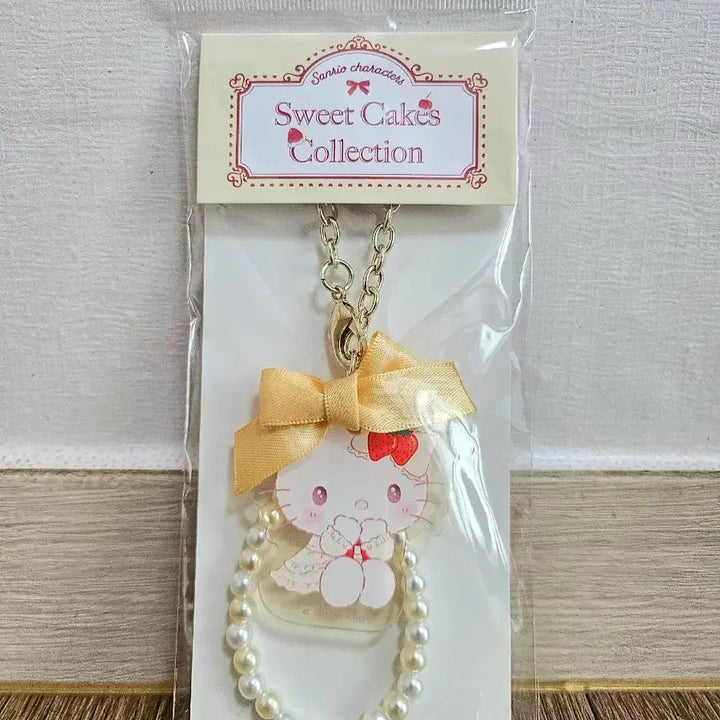 [BUNJANG] Sanrio Sweet Cake Series Strawberry Hello Kitty Keyring Strap / 산리오 스위트 케이크 시리즈 딸기 키티 헬로키티 키링 스트랩