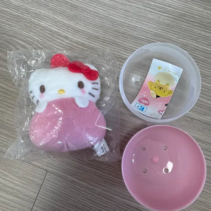 [BUNJANG] Hello Kitty Strawberry Scented Doll Gacha / 헬로 키티 딸기향 나는 인형 가챠