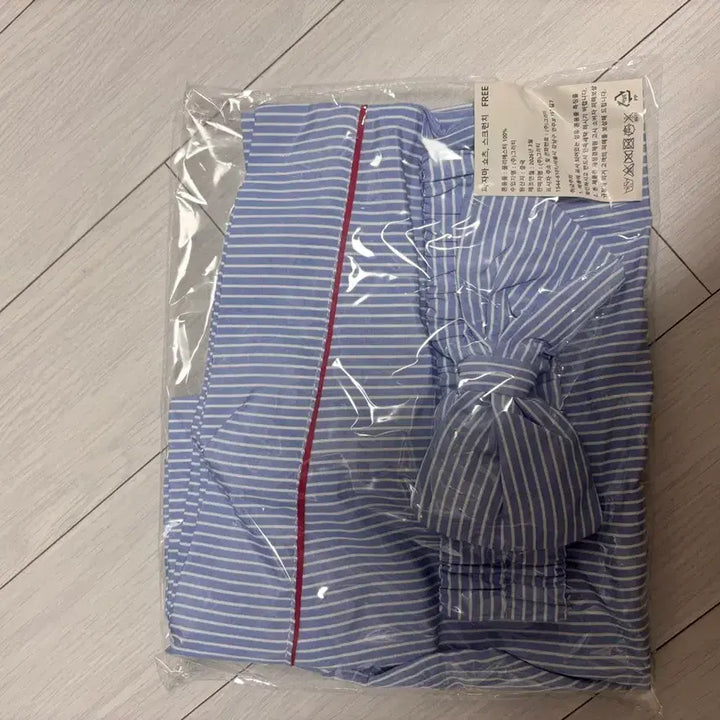 [BUNJANG] Striped Pajama Set + Scrunchie / 스트라이프 파자마 세트 + 스크런치 (새상품)