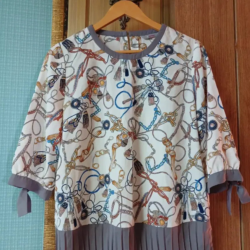 [BUNJANG] JISEN Pattern Blouse / 지센)  패턴 블라우스