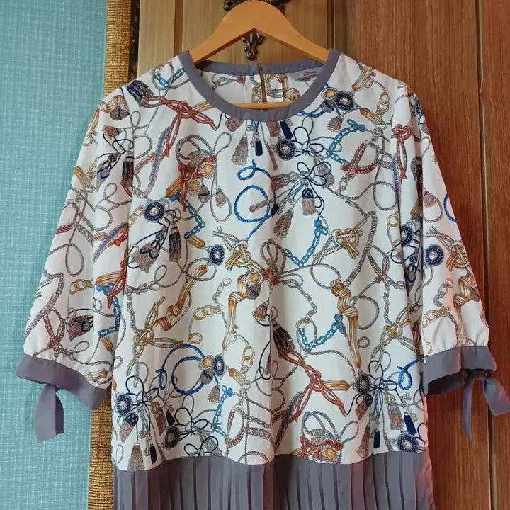[BUNJANG] JISEN Pattern Blouse / 지센)  패턴 블라우스