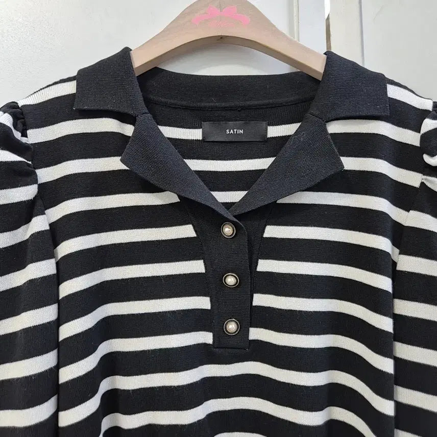 [BUNJANG] Satin Stripe Knit Top / 사틴 스트라이프 니트티