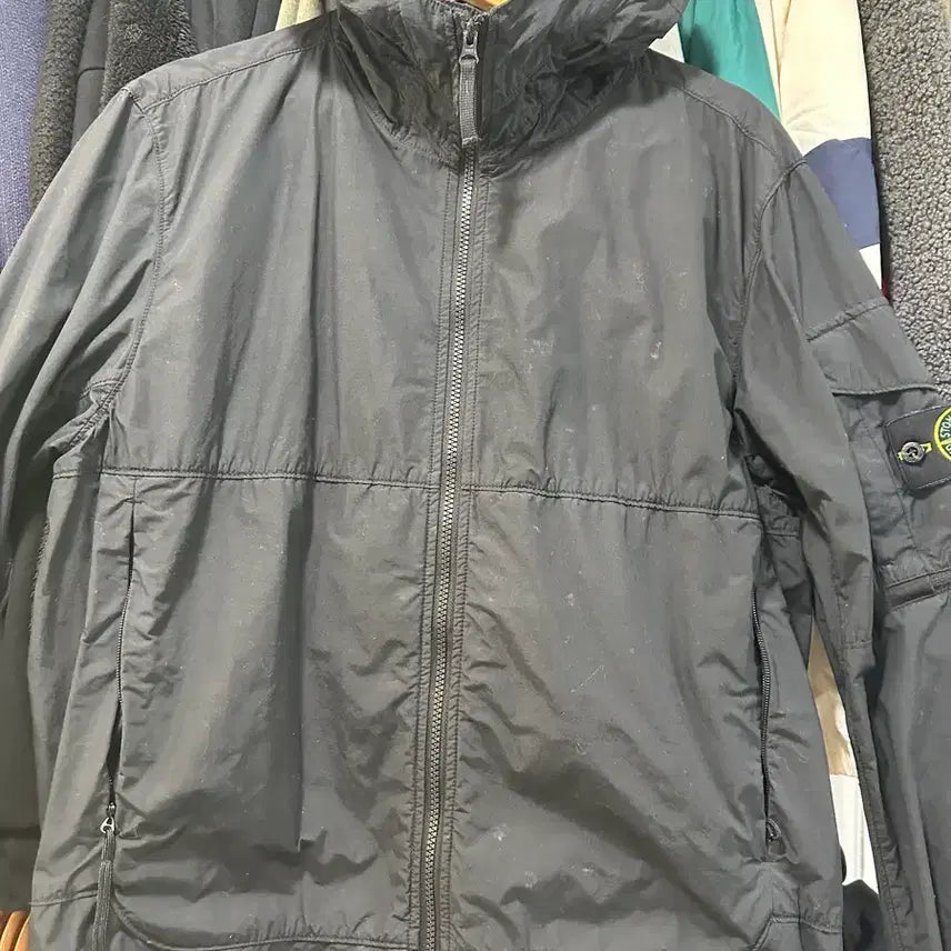 [BUNJANG] Stone Island Naslan Black Windbreaker / 스톤아일랜드 나슬란 블랙 바람막이