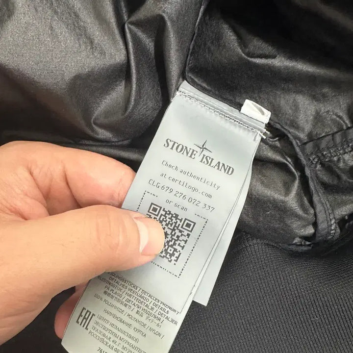 [BUNJANG] Stone Island Naslan Black Windbreaker / 스톤아일랜드 나슬란 블랙 바람막이