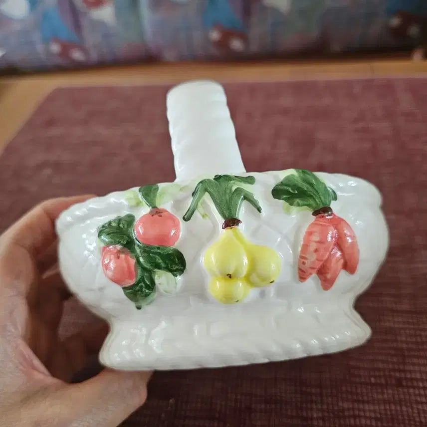 [BUNJANG] Antique Ceramic Basket with Vegetable Decoration / 앤티크 티스푼 꽂이, 수반, 채소로 장식된 세라믹 바구니