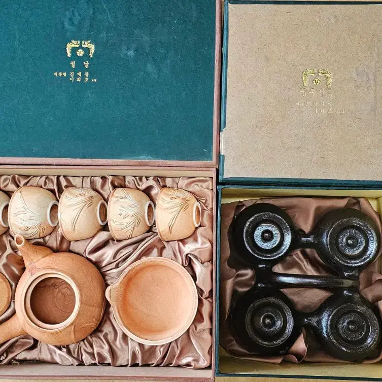 [BUNJANG] Kim Dae-jung Presidential Era Hwangto Tea Set &amp; Onggi Spice Jar Set / 청와대 김대중대통령 황토다기세트와 옹기양념단지 판매합니다.