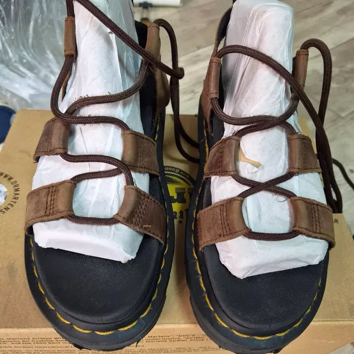 [BUNJANG] Dr. Martens Natella Brown Platform Sandals / 닥터마틴 나틸라 브라운 플랫폼 샌들