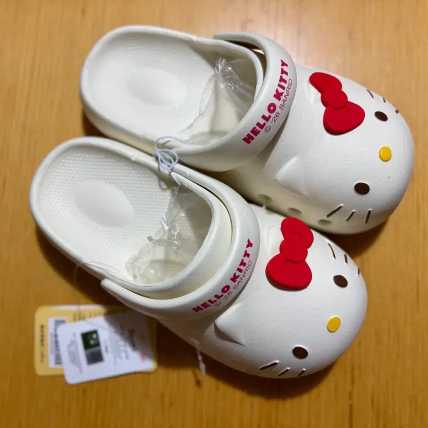 [BUNJANG] Hello Kitty White Crocs Slippers Size 250 / 헬로키티 화이트 크록스 슬리퍼 250