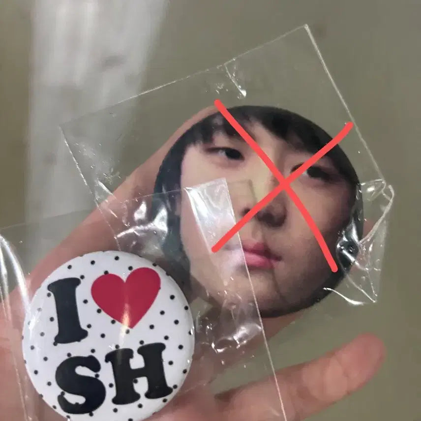 [BUNJANG] EXO Suho Dot Pin Button / 엑소 비공굿 수호 도트 핀버튼 판매합니다
