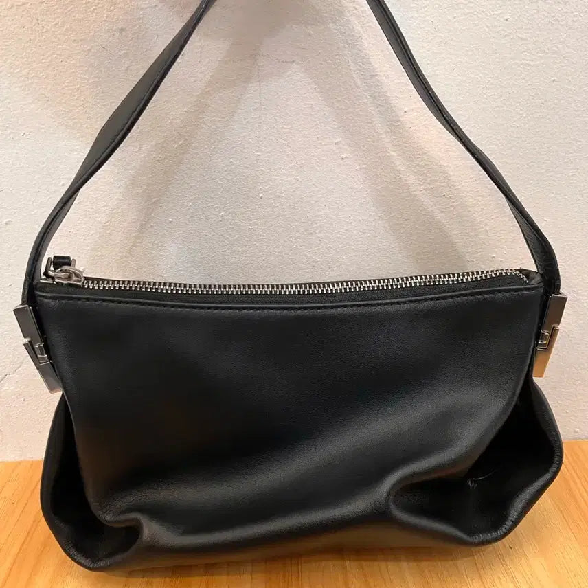 [BUNJANG] OSOI Bruni Mini Shoulder Bag Black Cowhide / OSOI 오소이 브루니 미니 블랙 소가죽 숄더백