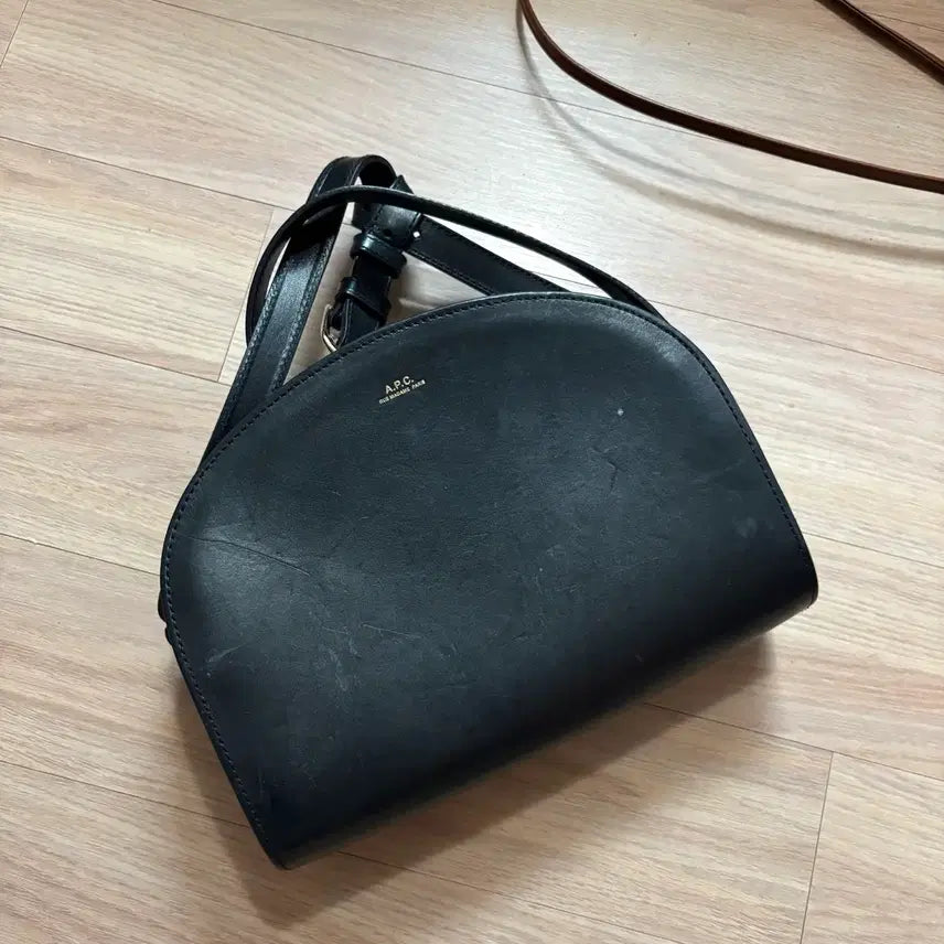 [BUNJANG] A.P.C. Half Moon Bag Black Leather / 아페쎄 하프문백