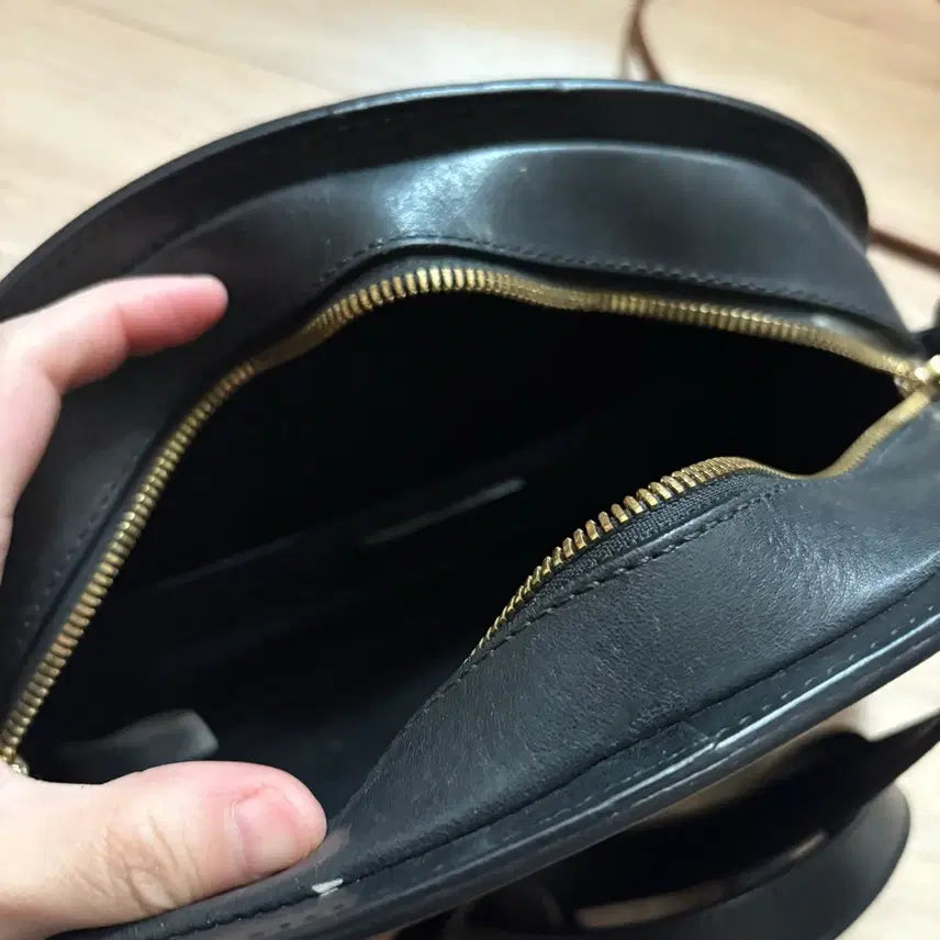 [BUNJANG] A.P.C. Half Moon Bag Black Leather / 아페쎄 하프문백